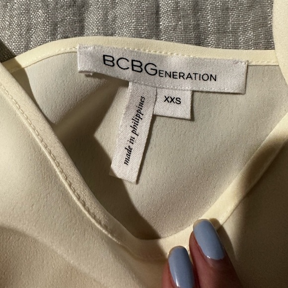 BCBG White Cropped Lace Detail Top - Picture 2 of 6